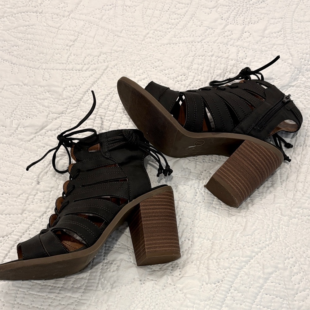 Farylrobin Black Lace-Up Block Heels